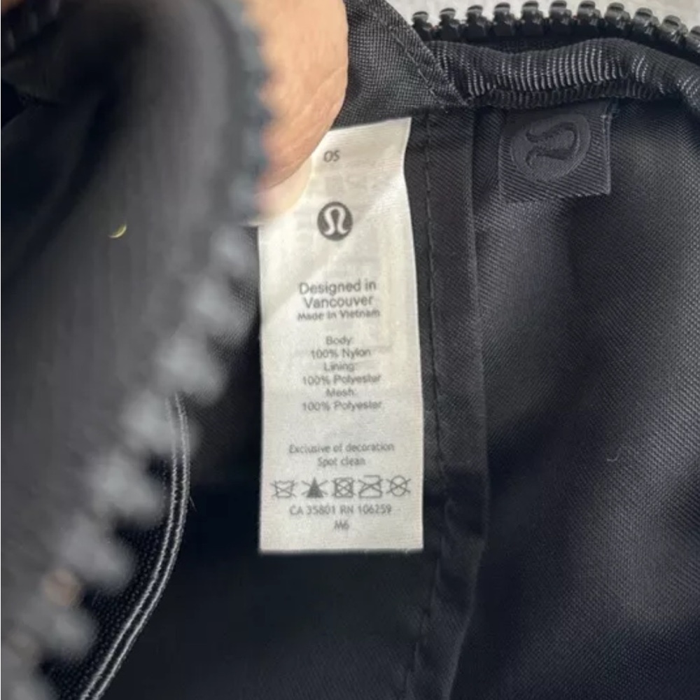 lululemon athletica Black unisex belt bag - Picture 5 of 7